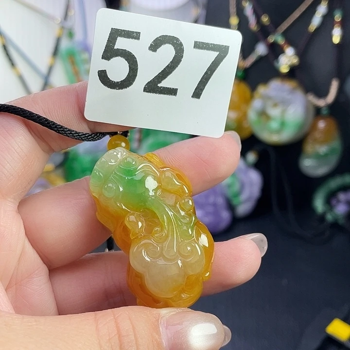 翡翠未镶嵌吊坠(赠链)