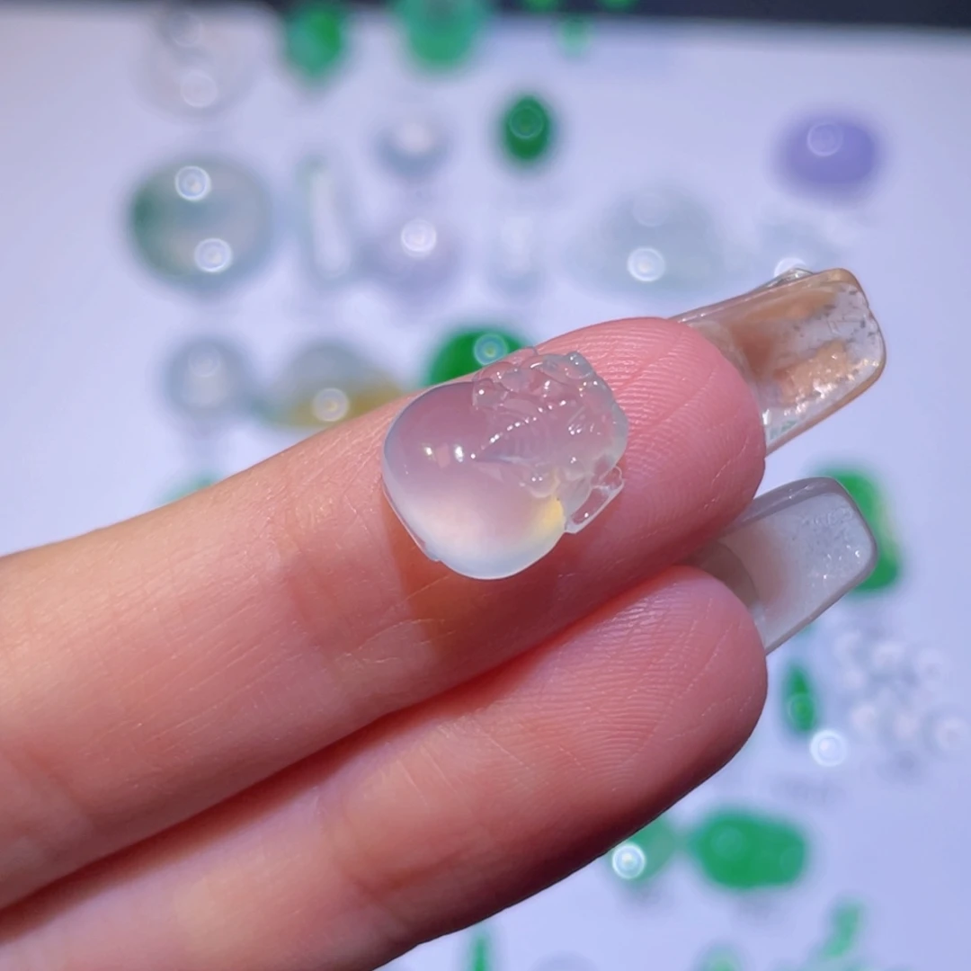 翡翠未镶嵌颈饰裸石