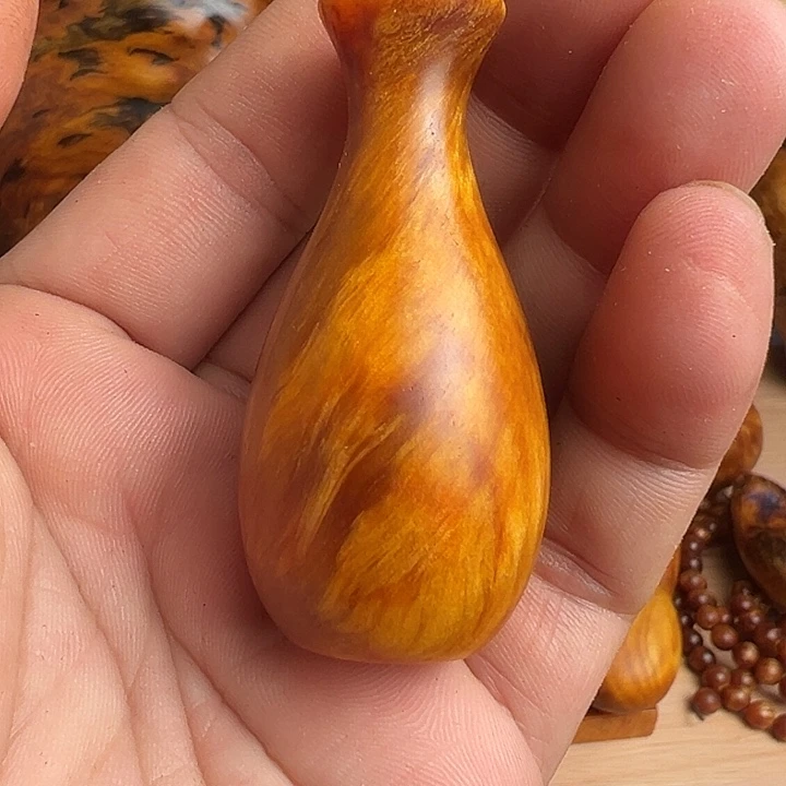 笑***湖无事牌松木（琥珀木）