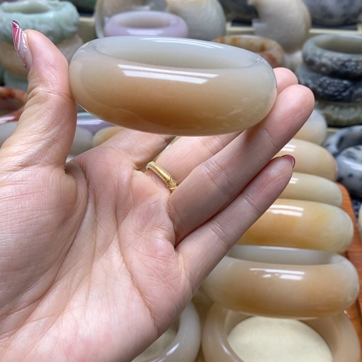 石英岩玉手镯未镶嵌