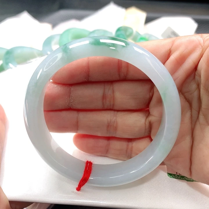 翡翠手镯未镶嵌58585858