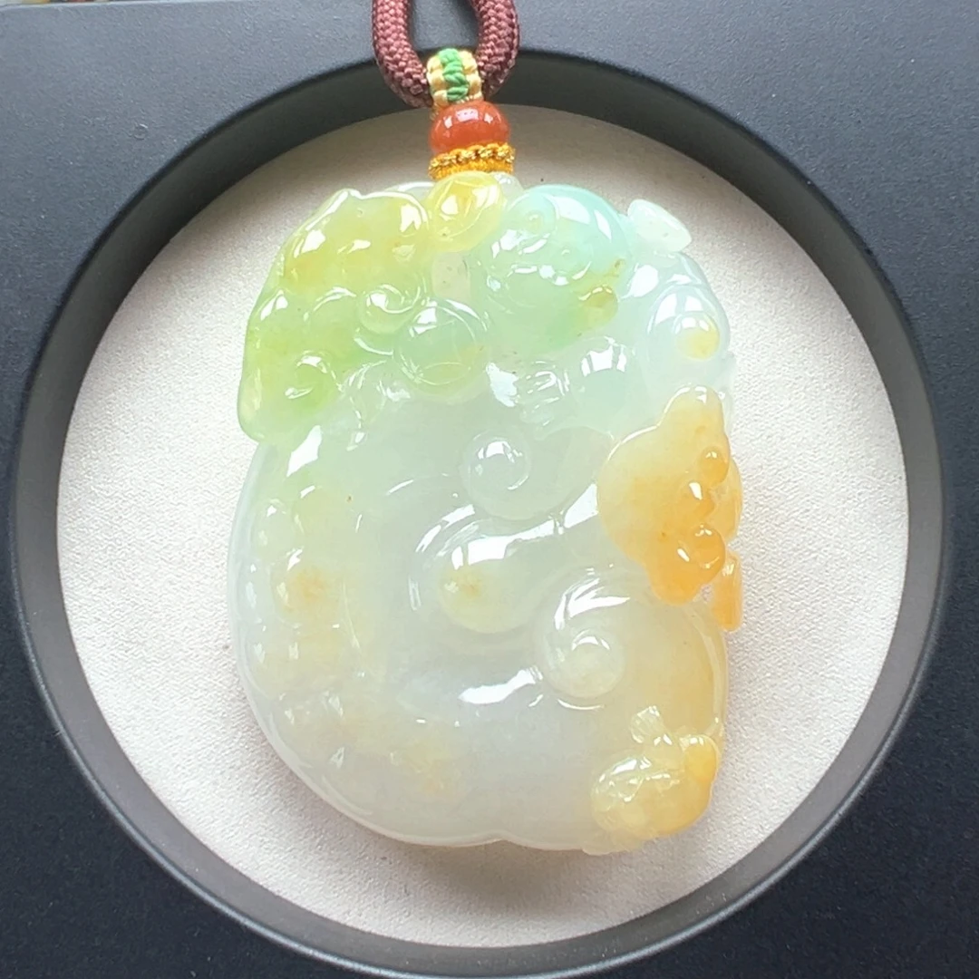 翡翠未镶嵌颈饰如意