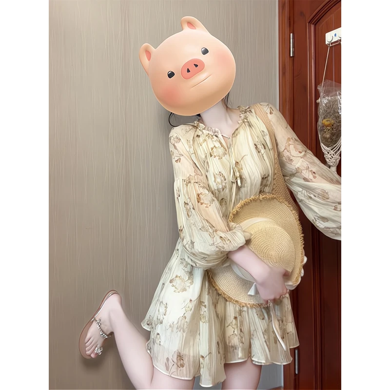 法式V领印花连衣裙子女温柔设计感度假宽松气质长袖短裙夏季2025