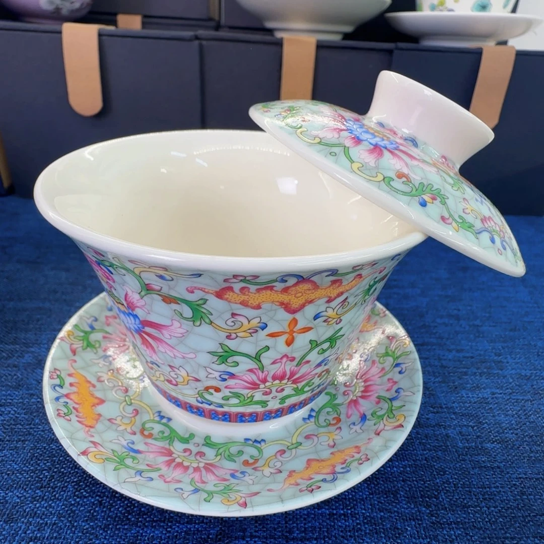 这些盖碗很漂亮我很喜欢！！