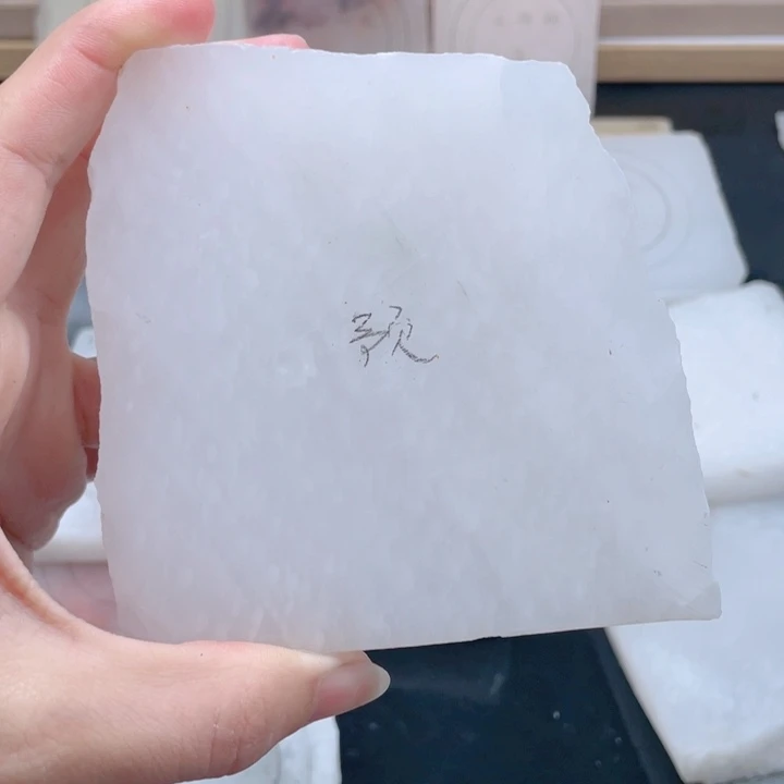 婼***曦石英质玉未镶嵌手镯定制