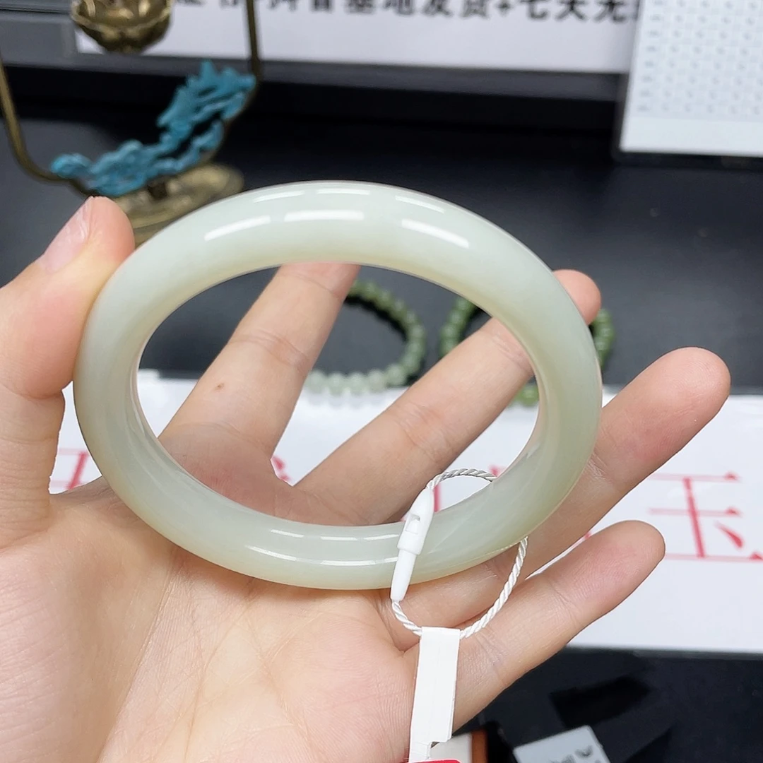 和田玉未镶嵌手镯