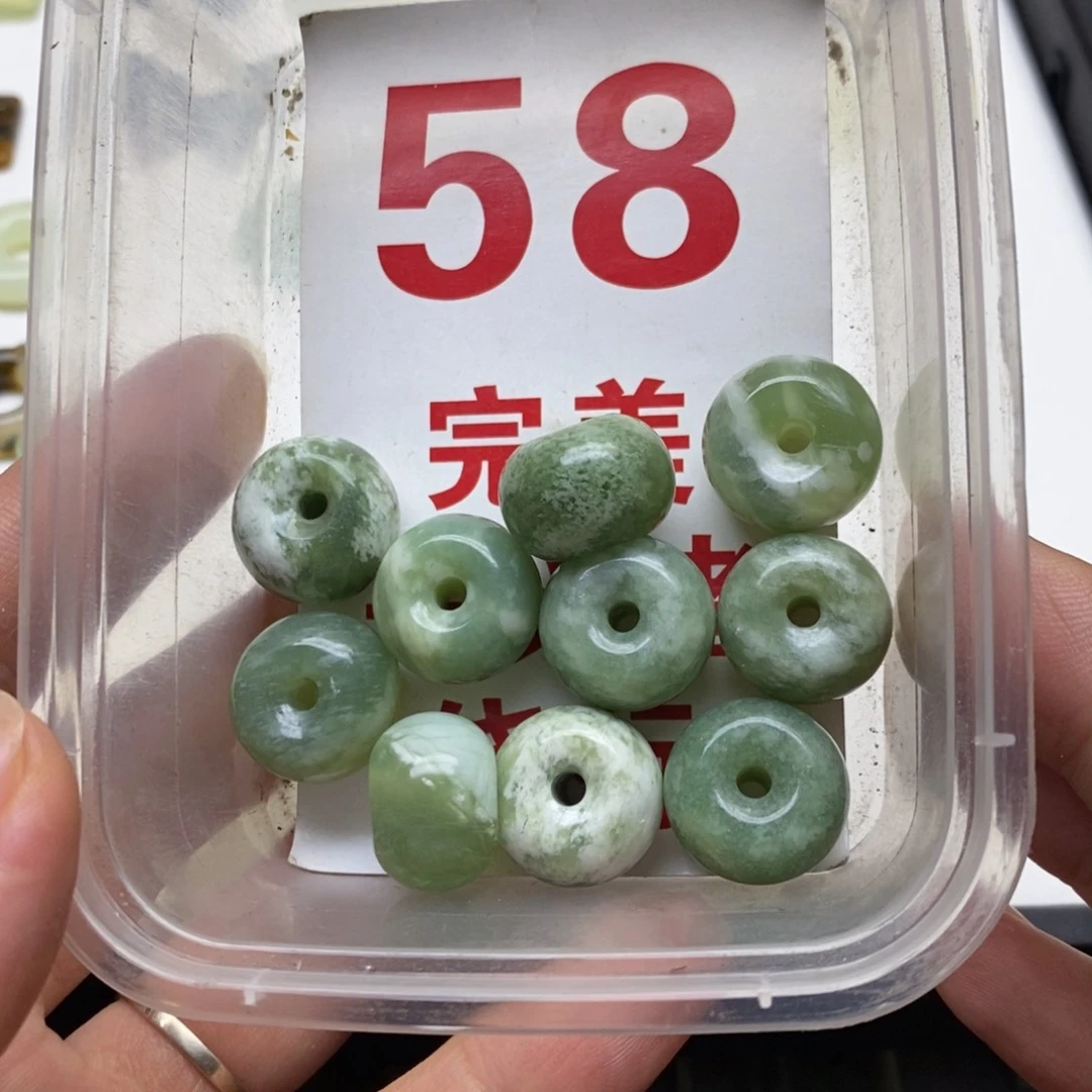 透闪石-蛇纹石玉未镶嵌挂坠