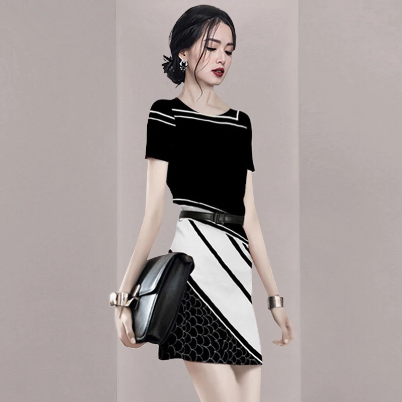 高级感别致撞色印花包臀连衣裙2025夏季小个子显瘦中长款一步裙女