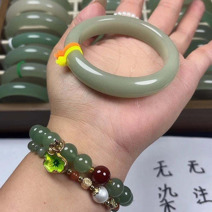 石英质玉未镶嵌手镯