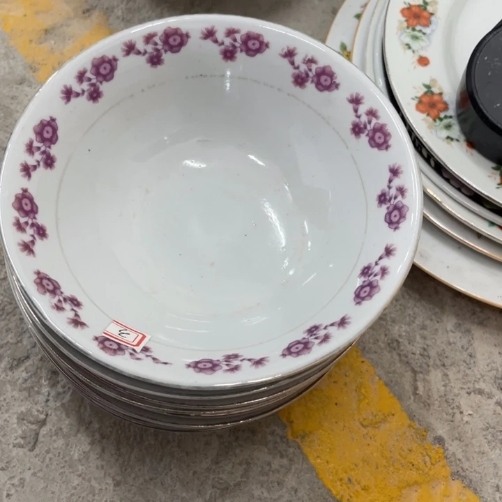 15公分小红花扣肉碗