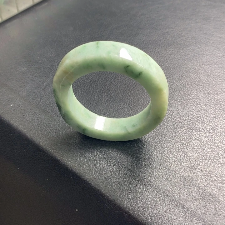 定制翡翠未镶嵌翡翠手镯