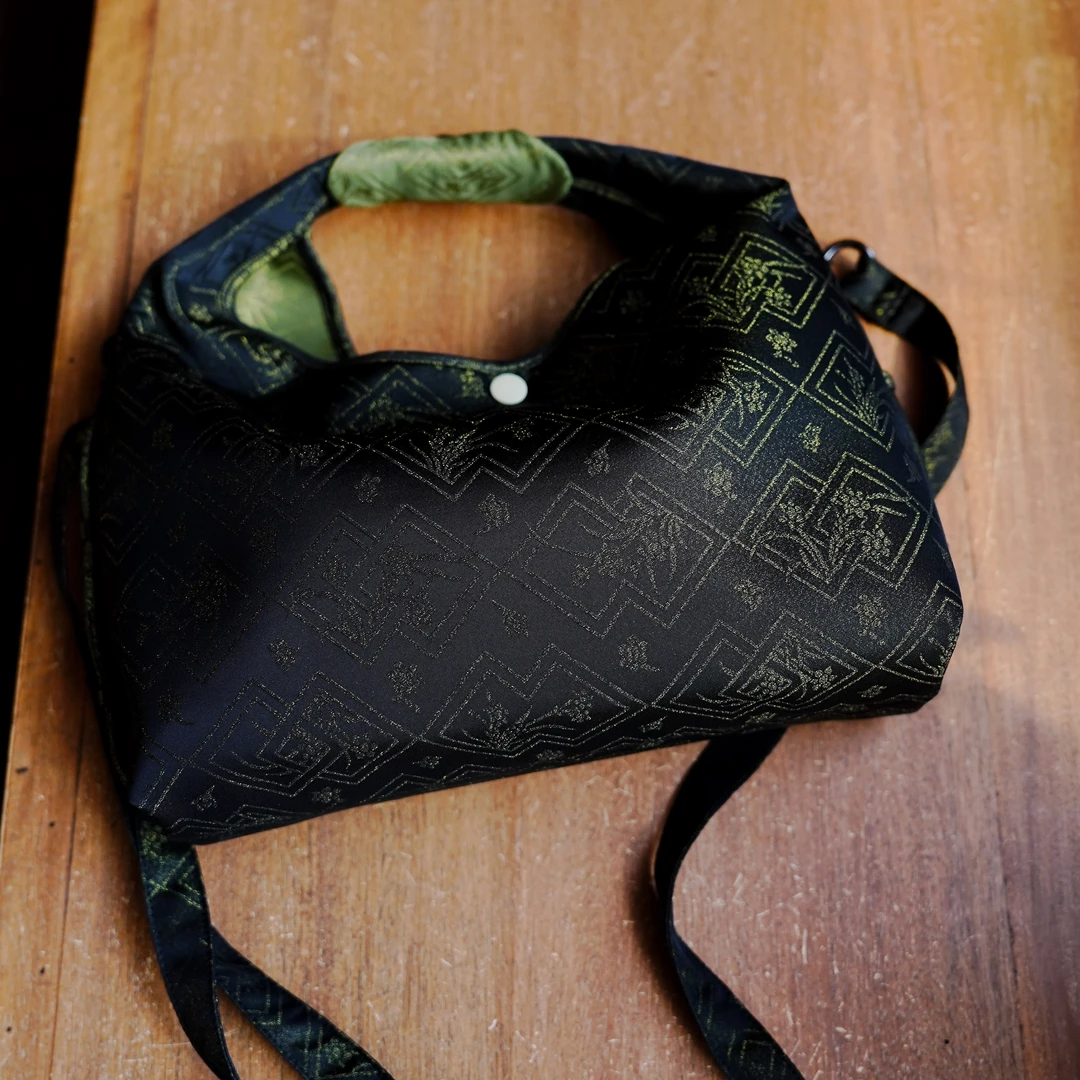 【慢蓝】 凌波仙子方胜纹绿金真丝 游云包30*27*16 （慢蓝S1759）