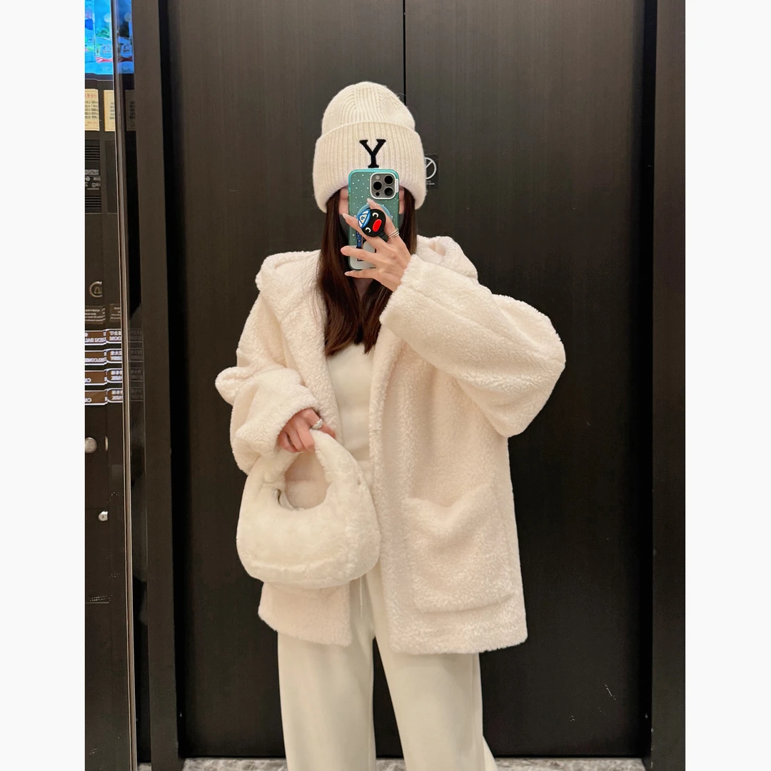 Janie Yee"熊出没" 加厚保暖100绵羊毛中长款连帽外套女冬24A1373