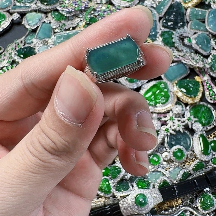 翡翠颈饰未镶嵌天然A货翡翠放漏