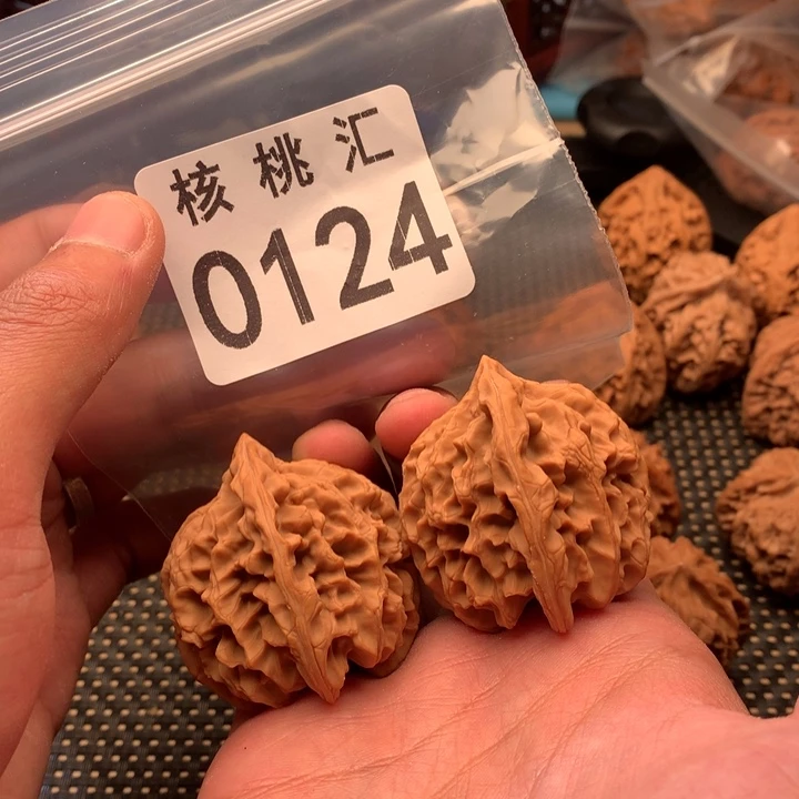 文玩核桃吊坠龙门涧