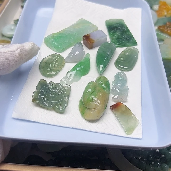 风***钟翡翠未镶嵌颈饰天然翡翠25