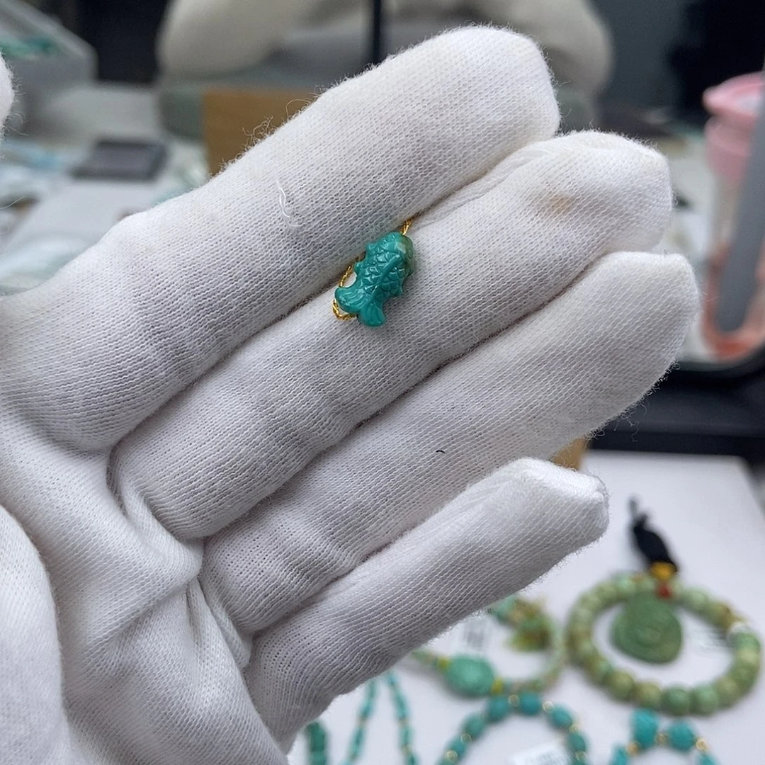 绿松石未镶嵌珠宝奇石