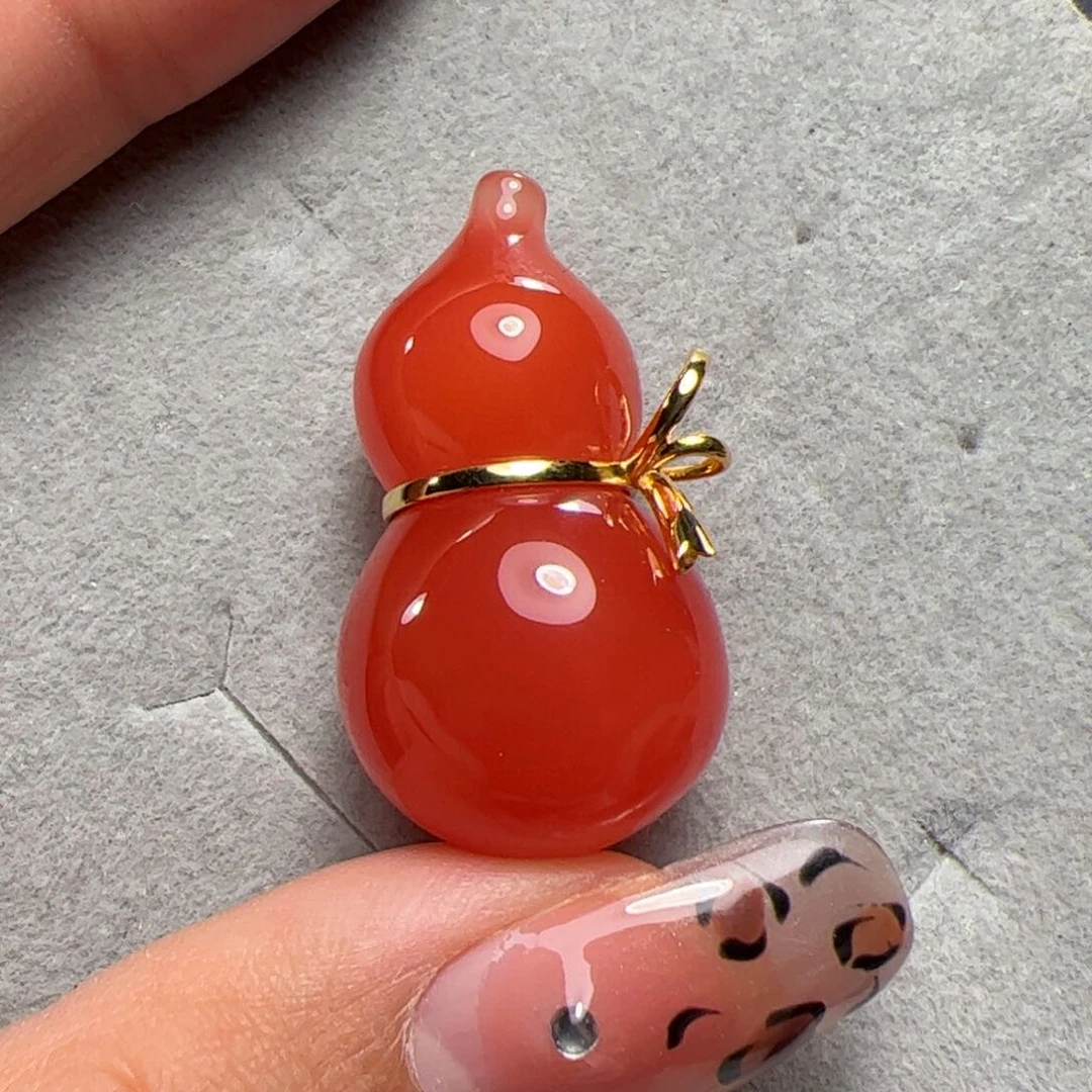 18K金镶嵌吊坠南红玛瑙