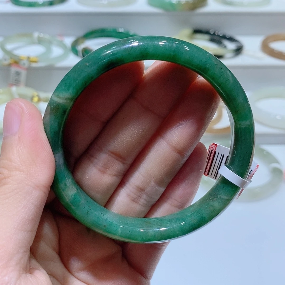 未镶嵌独山玉手镯