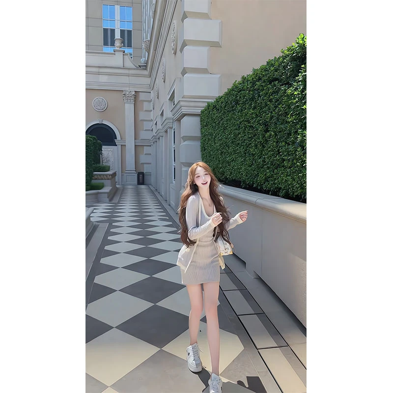 2025年秋季新款显瘦高级感气质长袖针织开衫撞色u领背心连衣裙