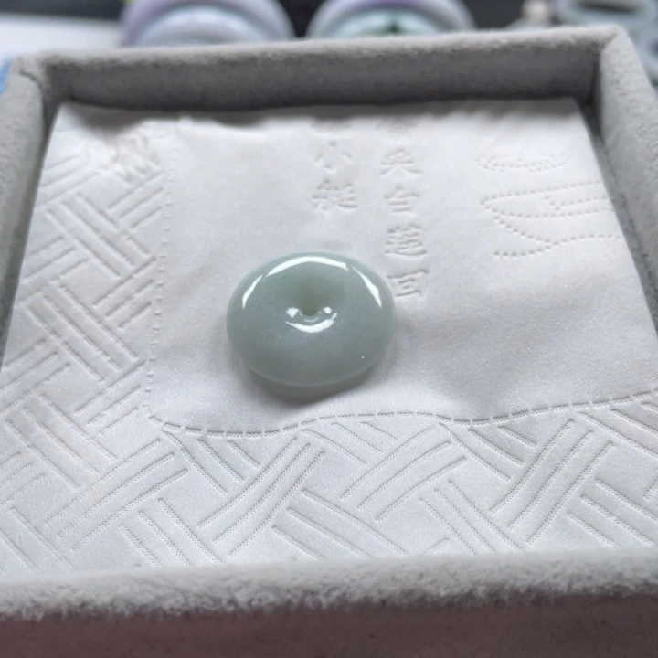 翡翠未镶嵌颈饰挂件