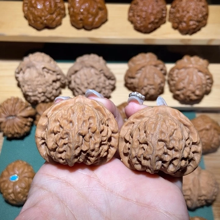 文玩核桃吊坠木****焱宫灯