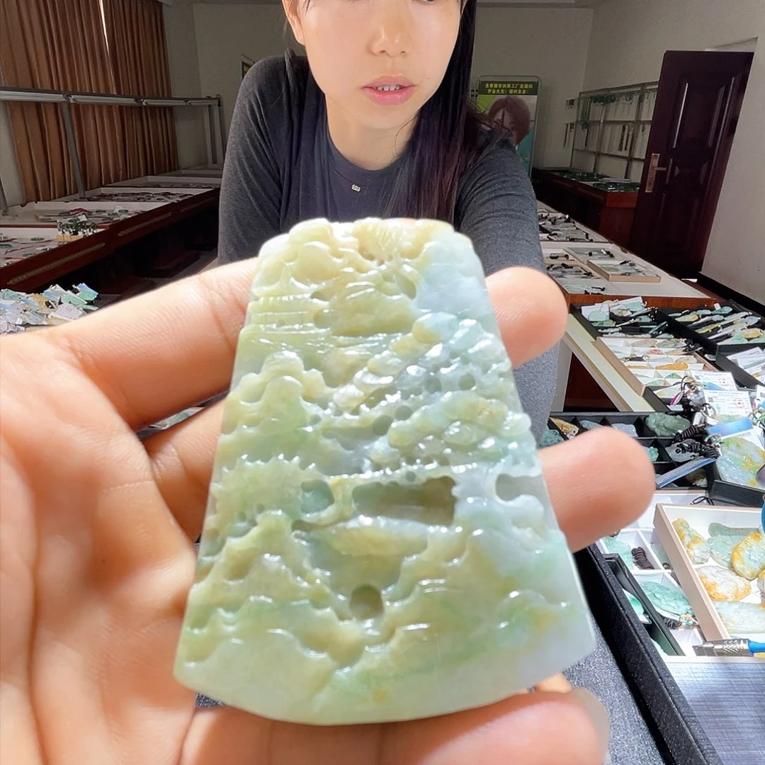 翡翠未镶嵌颈饰一