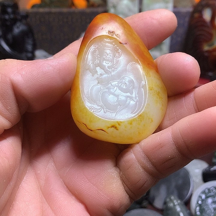 颈饰未镶嵌和田玉（糖玉）