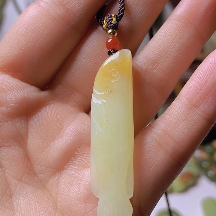 未镶嵌岫岩河磨玉（透闪石质玉）挂件