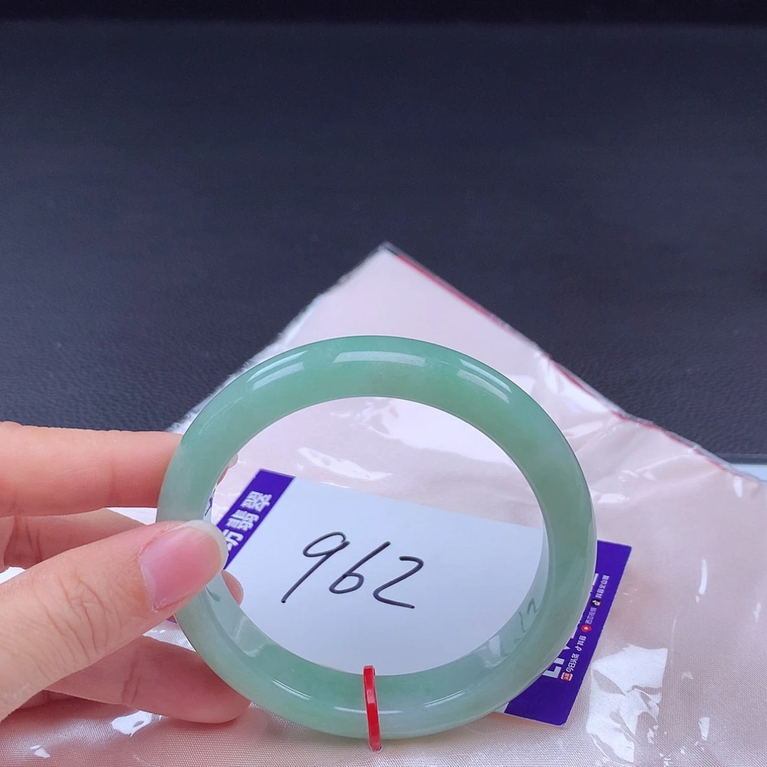 翡翠手镯未镶嵌手镯001411