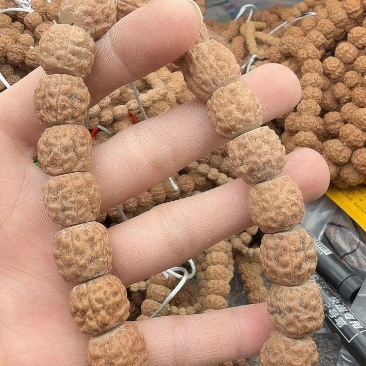 白***8金刚菩提吊坠谢谢