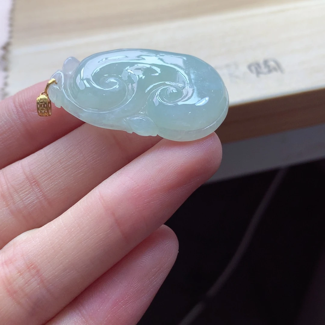 翡翠颈饰18K金镶嵌吊坠