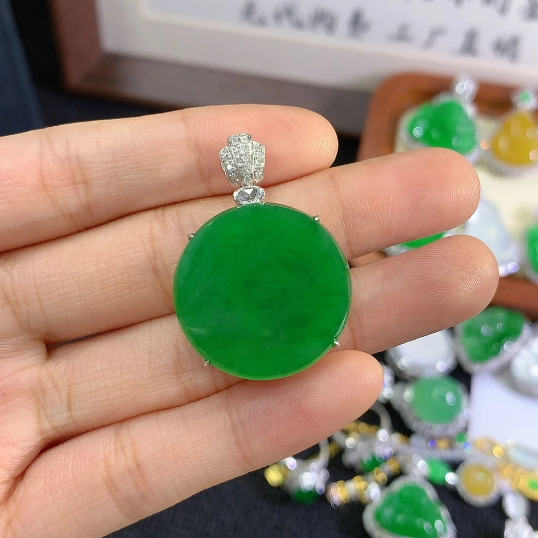 【闪购商品】吊坠(不含链)18K金镶嵌翡翠圆牌