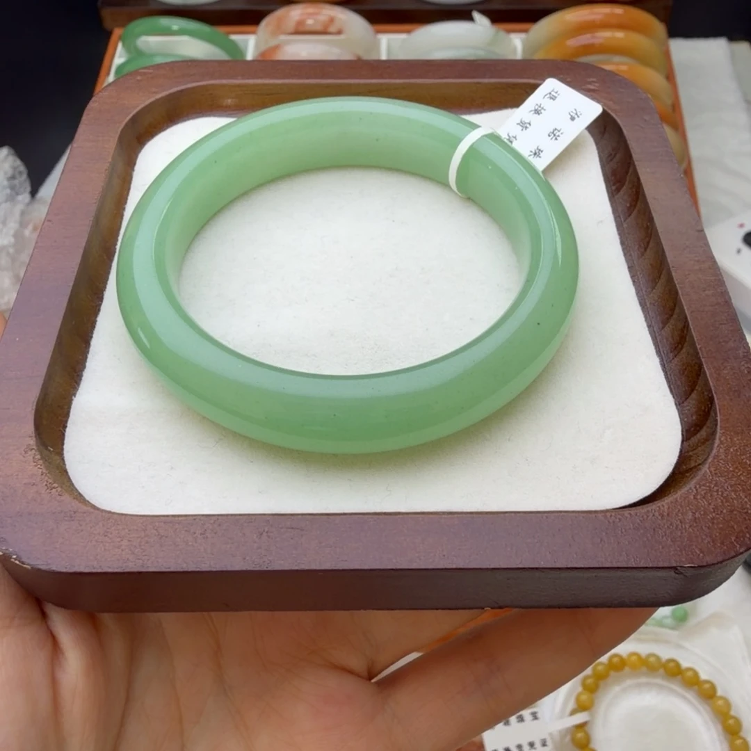 东陵石未镶嵌手镯