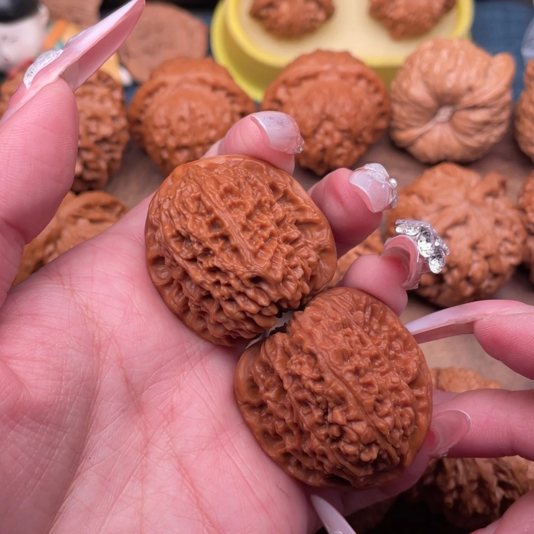 把件文玩核桃逐鹿炮弹红皮南疆36