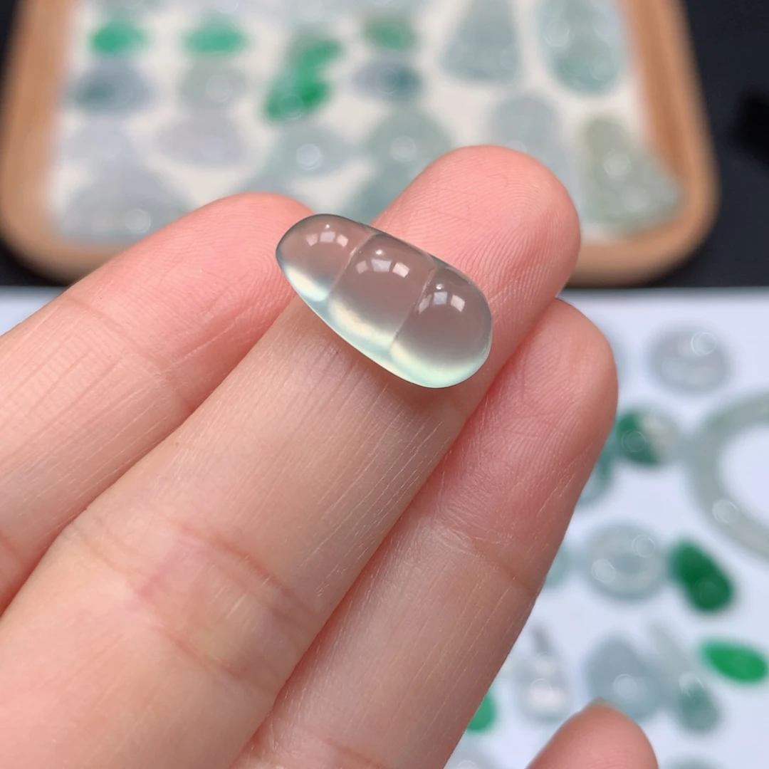 翡翠颈饰未镶嵌高冰福豆