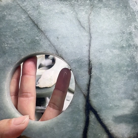 翡翠吊坠(不含链)未镶嵌孤****?