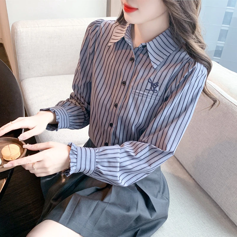 2025春季新款翻领条纹绣花衬衫女设计感小众百搭