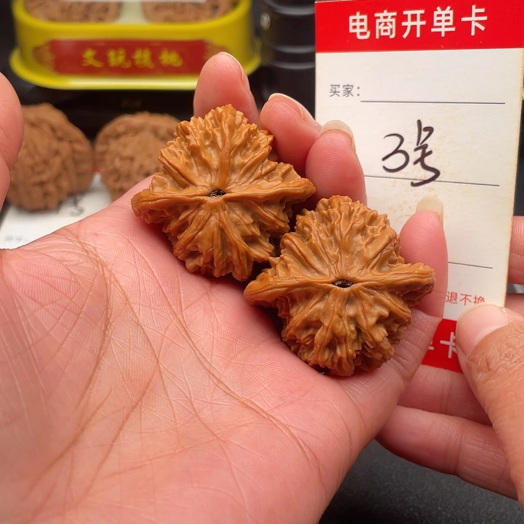 文玩核桃吊坠麦穗虎头42