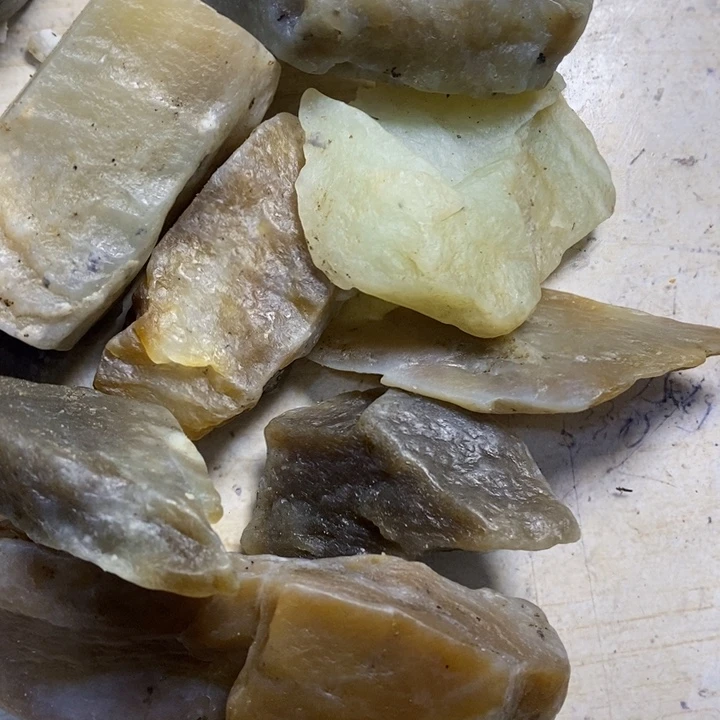 透闪石质玉挂件未镶嵌