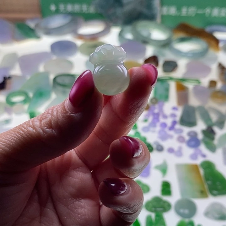 翡翠未镶嵌挂件天然翡翠