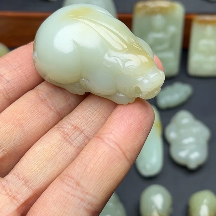 和田玉未镶嵌颈饰