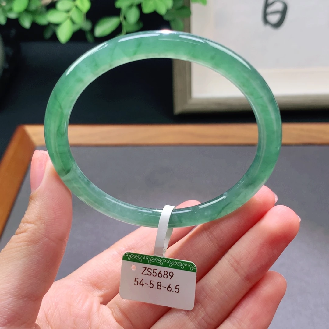 翡翠手镯未镶嵌天然翡翠手镯