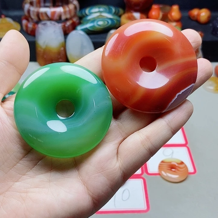未镶嵌颈饰玛瑙/玉髓心**你
