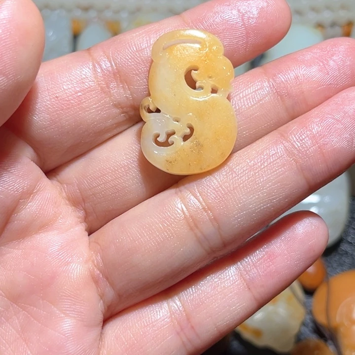 和田玉未镶嵌颈饰般***蜜