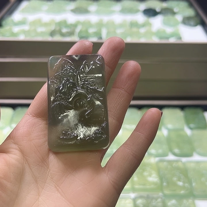 蛇纹石玉颈饰未镶嵌茶