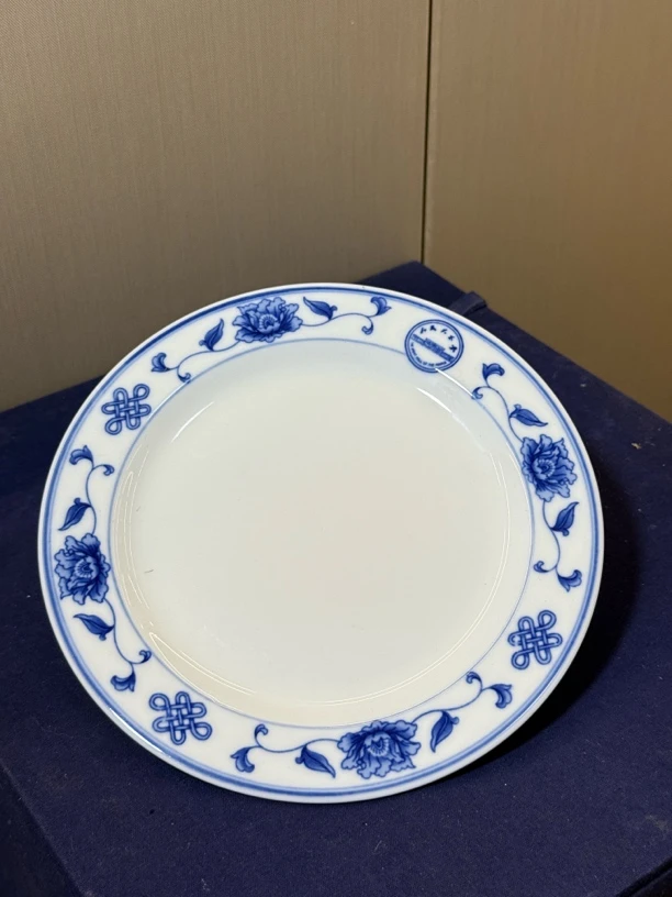 醴陵群力釉下五彩18厘米圆盘 微微瑕品 当年落榜