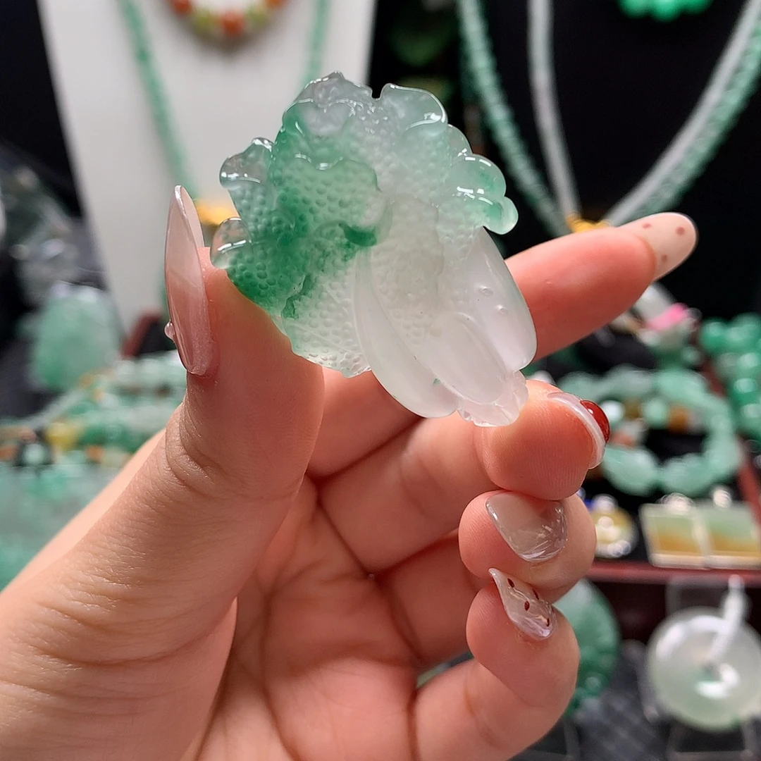 石英质玉未镶嵌吊坠