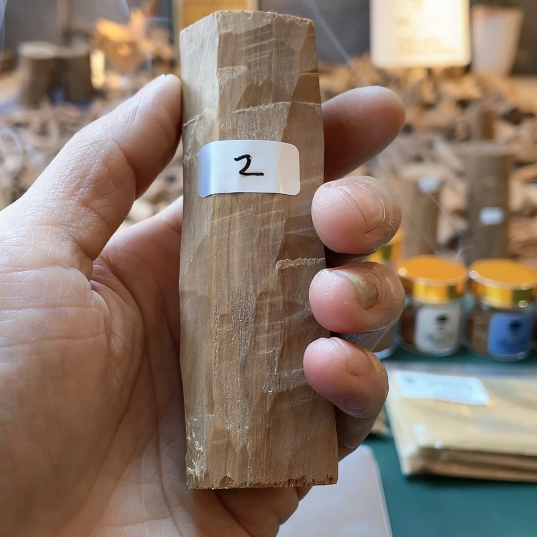 檀香木其他老山檀手把件80g