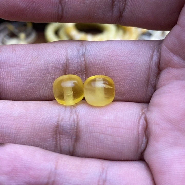 琥珀未镶嵌裸石23号9*8左右2颗